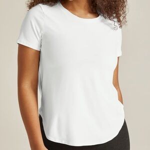 Beyond Yoga White Featherweight on the down low tee shirt. Womens size Medium